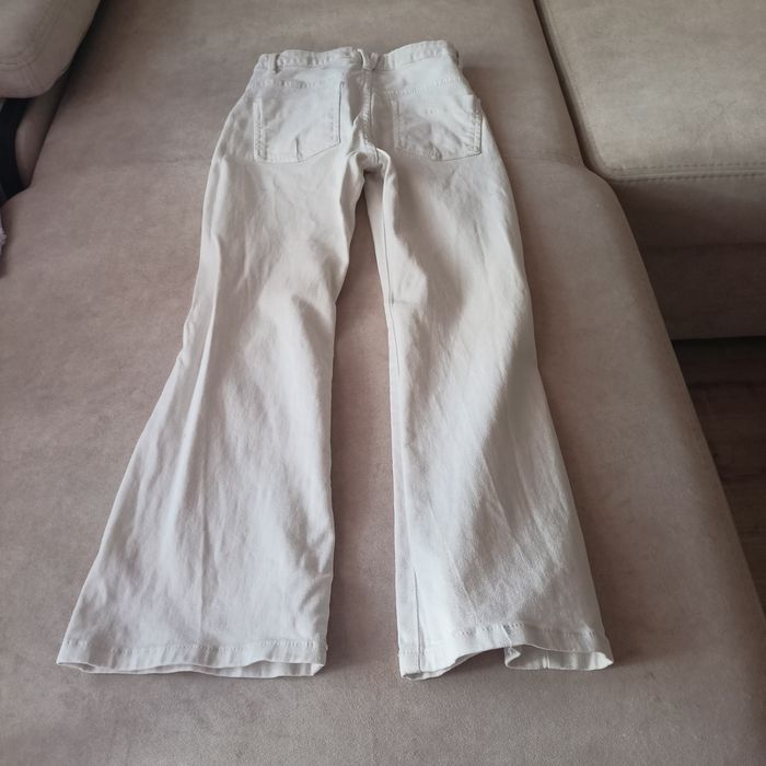 Штани джинси білі кльош на дівчину