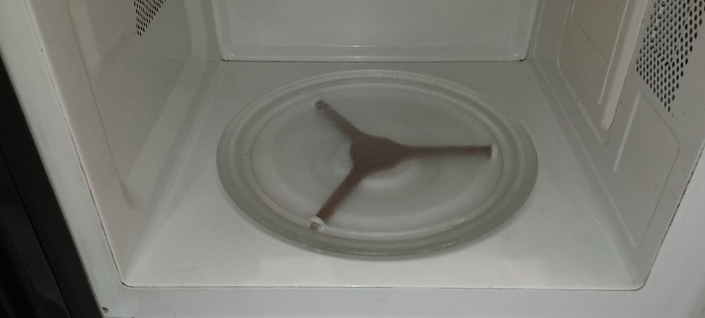 Kuchenka mikrofalowa 1000w LG sprawna