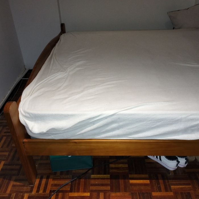 Cama madeira+colchão+ estrado