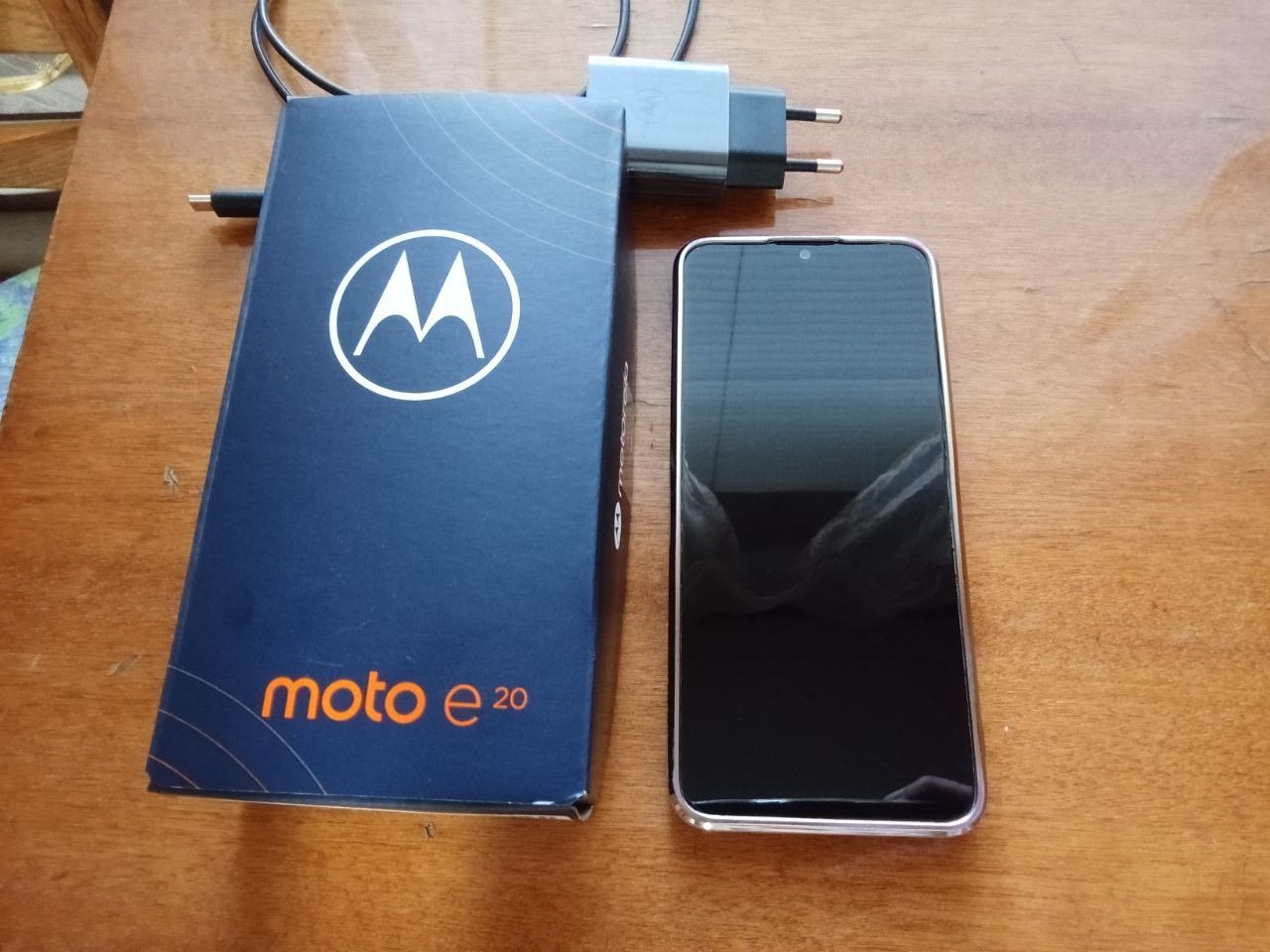 Телефон Motorola Moto E20