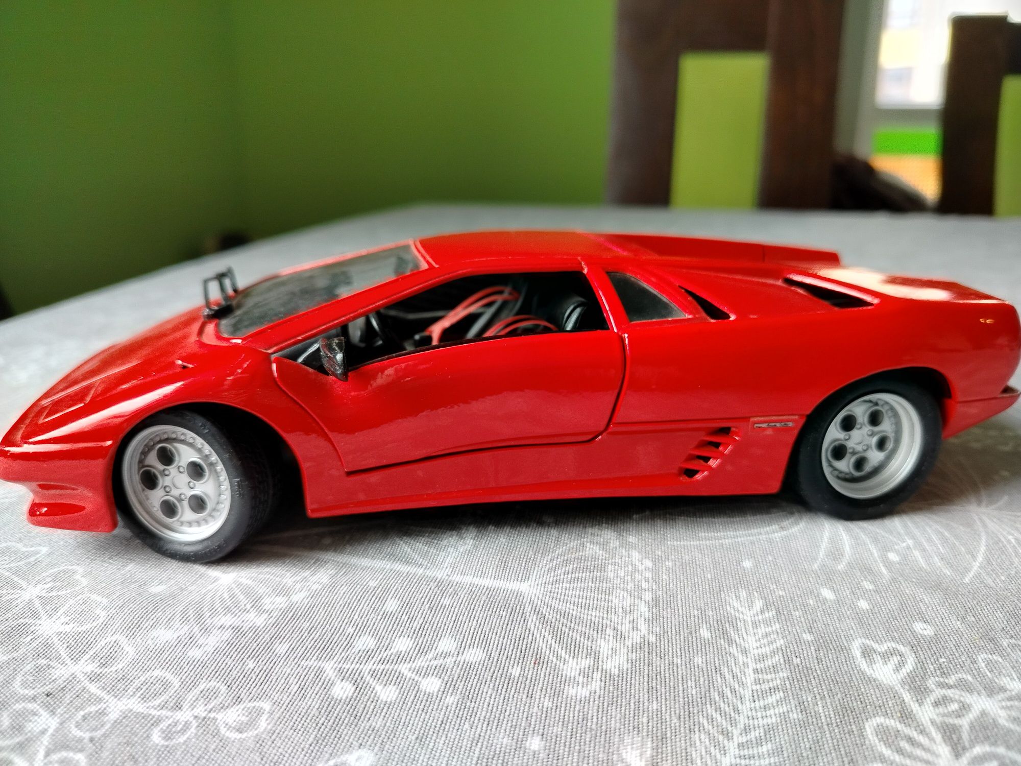 Model auta Lamborghini 1:18
