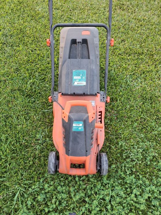 Maquina de cortar relva elétrica