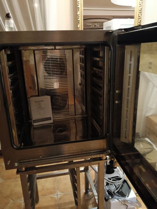 Piec konwekcyjno-parowy nowy na gwarancji producenta