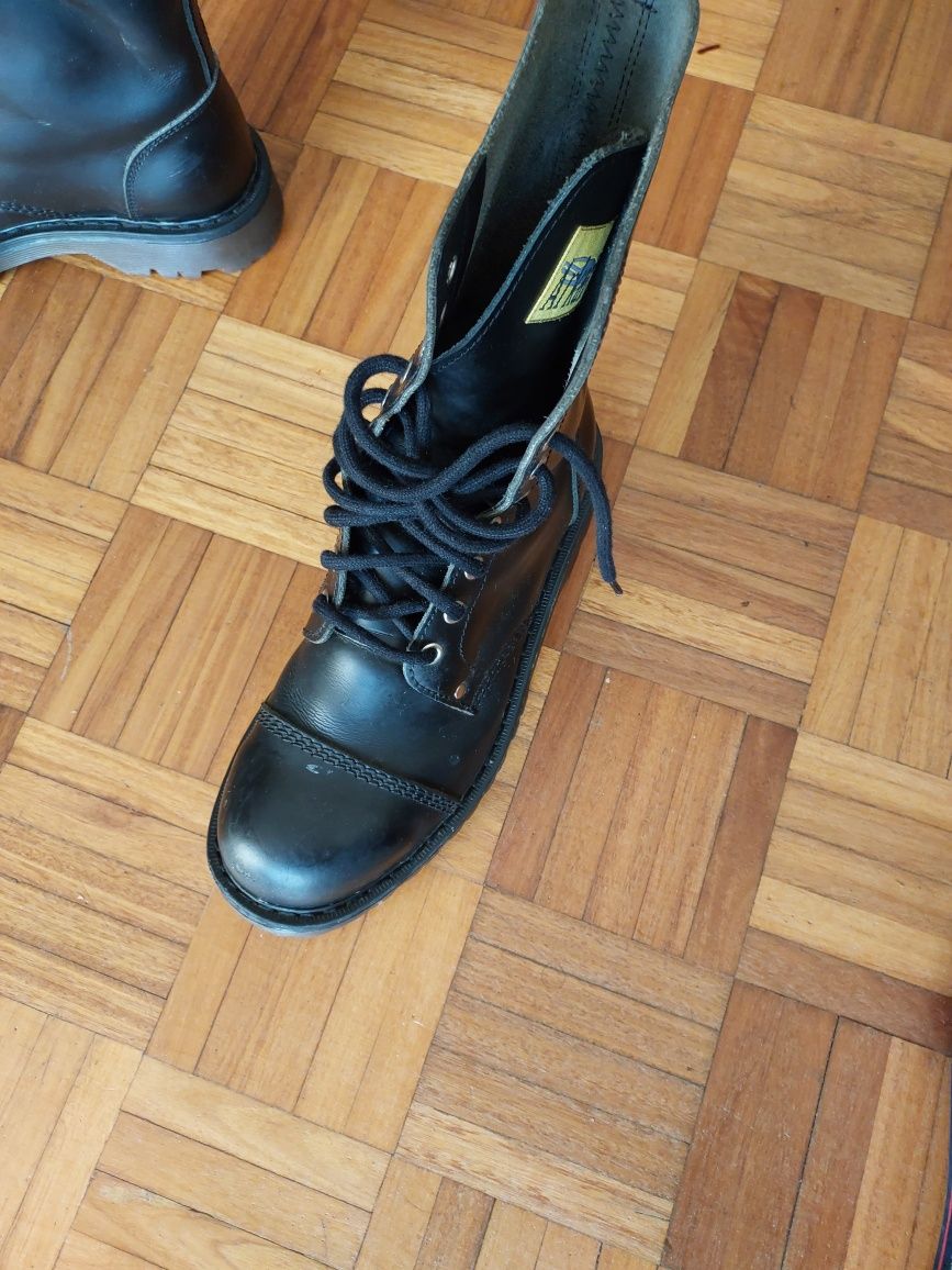 Botas em Couro Pretas