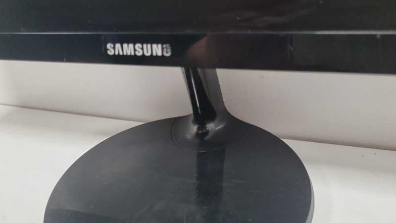 Монітор 18.5" Samsung S19F350H Б/В