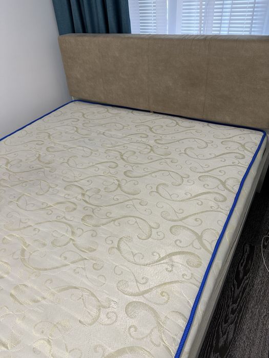 Продам матрац розмір  160/200