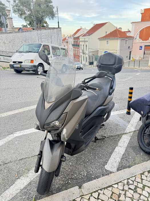 Moto Xmax 125 com todos os extras originais