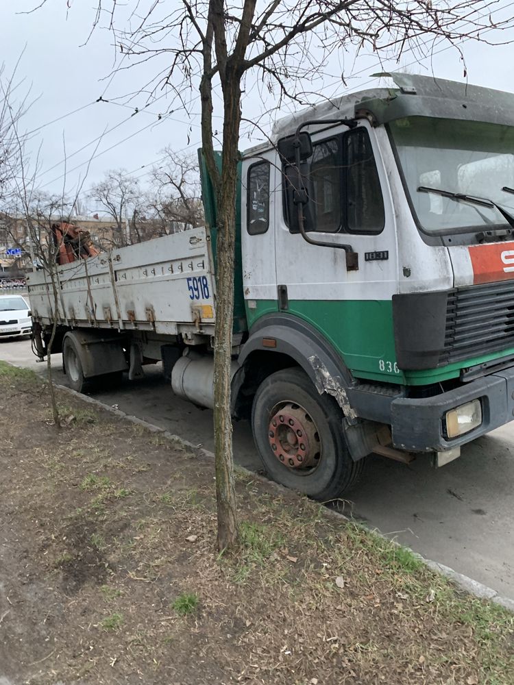 Кран-манипулятор  Mercedes-Benz  1831
