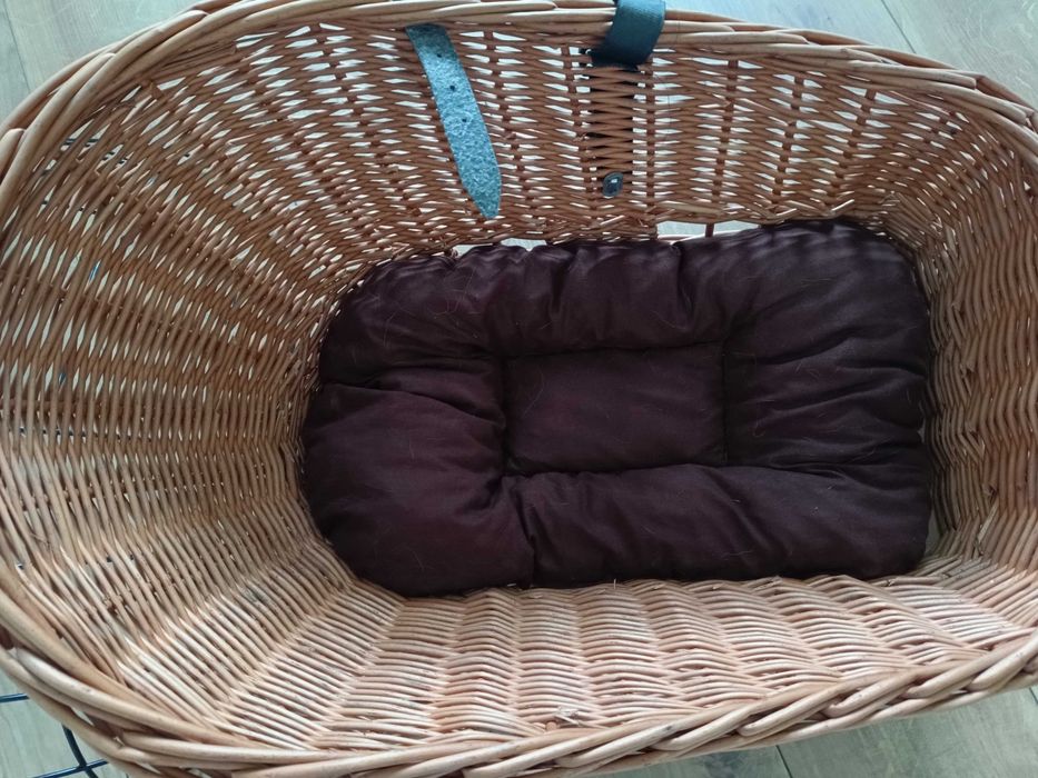 Kosz wiklinowy na rower dla psa z poduszką, transporter