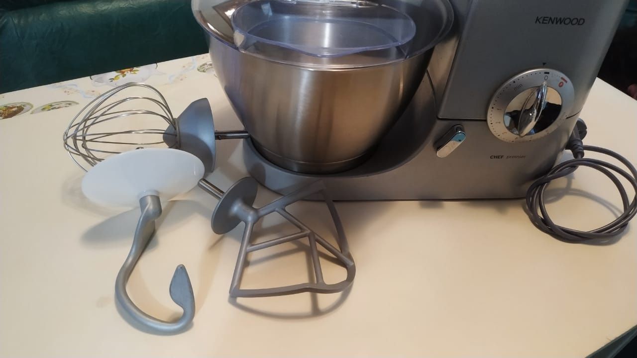 Миксер Kenwood..