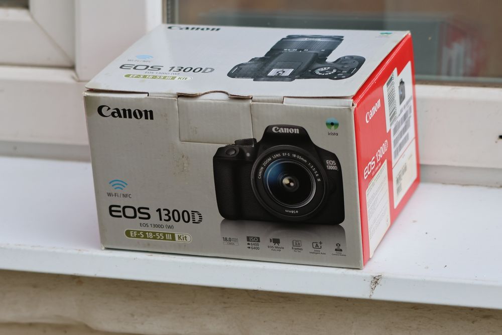 Дзеркальний фотоапарат Canon EOS 1300D Body (тушка)