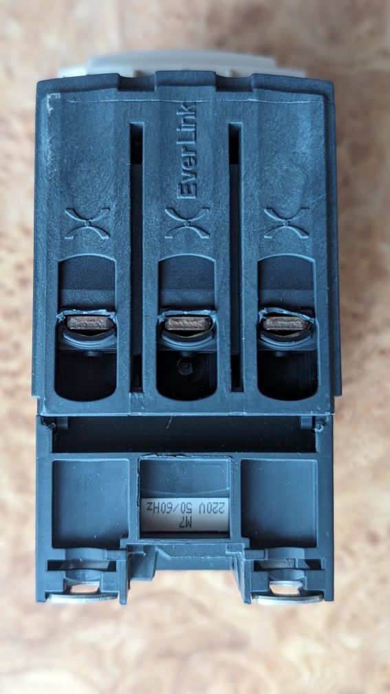 Контактор магнитный пускатель Schneider electric LC1D50A u-кат 220В