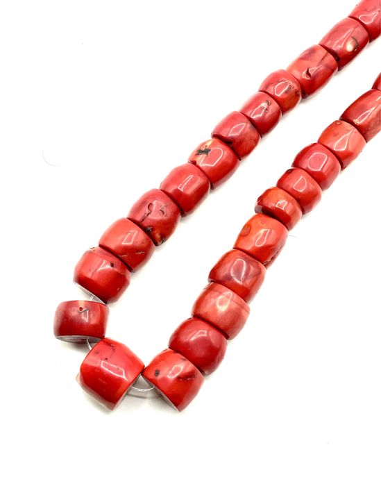 Grande colar de coral antigo