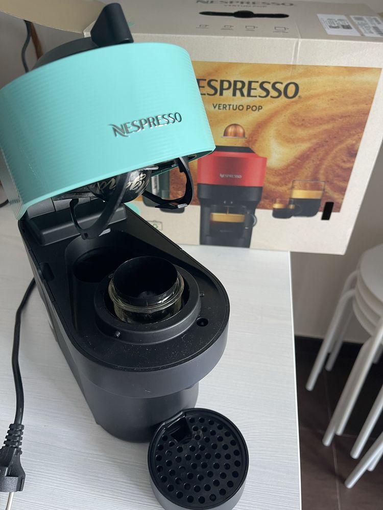 Maquina de cafe nespresso vertuo Pop