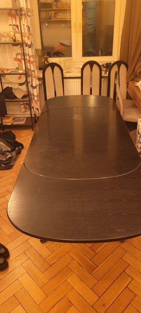Stół drewniany i krzesła tapicerowane 4 szt Fameg  cena całość