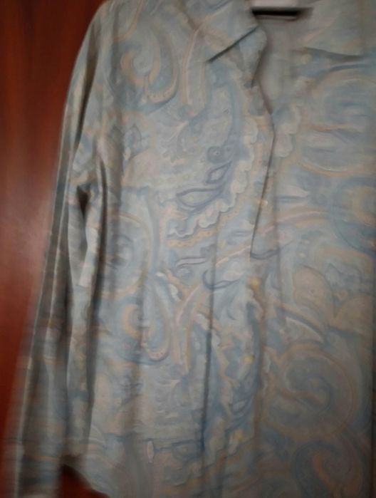 Camisa tamanho L, marca Liz Claiborne