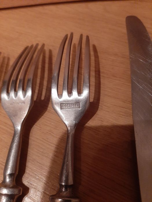 Sztućce zabytkowe - 4 widelce 1 nóż, cena za całość