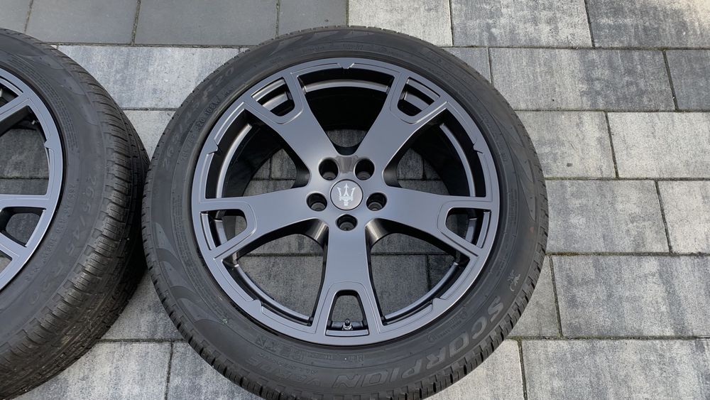 Koła felgi aluminiowe Maserati Levante 5x114,3 20 cali całoroczne