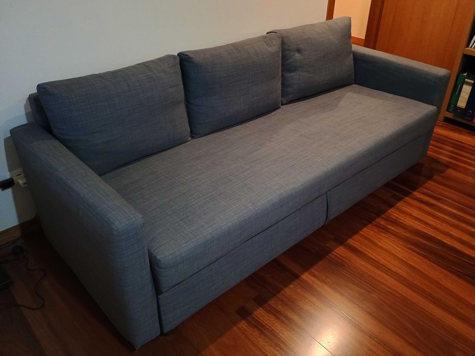Sofá cama modelo "Friheten" como novo