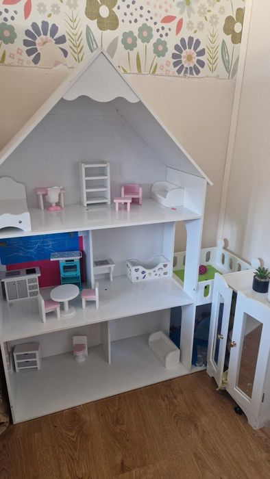 Domek dla lalek + komoda