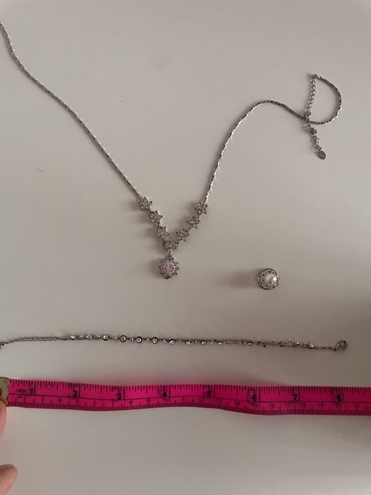 Бижутерия ( цепочка с подвеской, браслетик и заколочка)