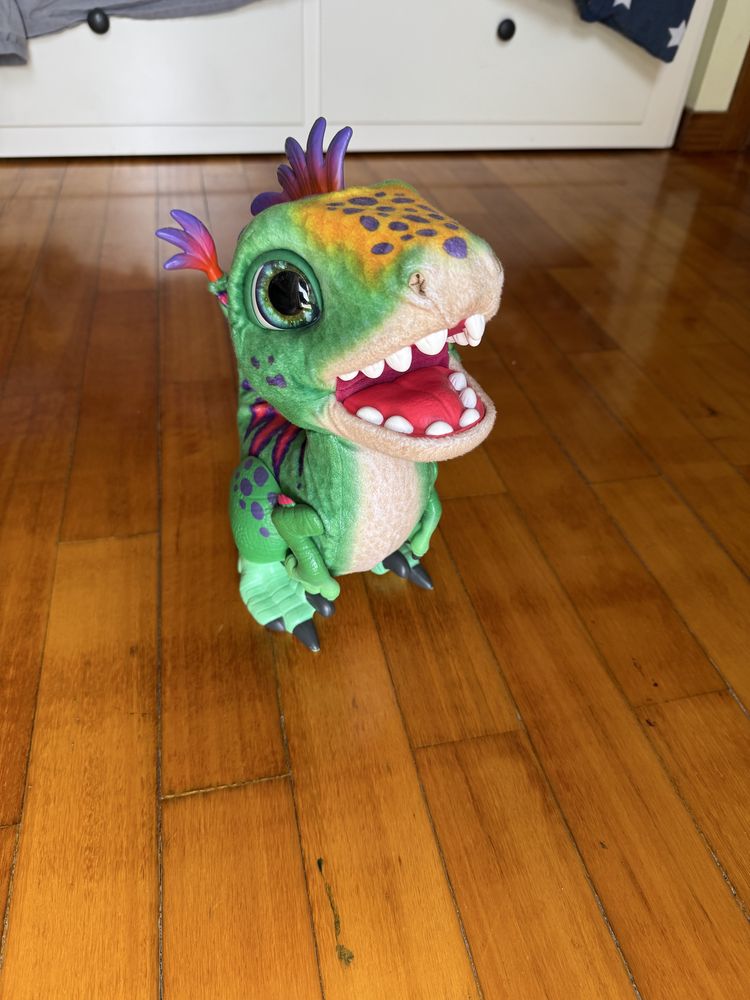 Boneco Dinossauro elétrico 28cm de altura