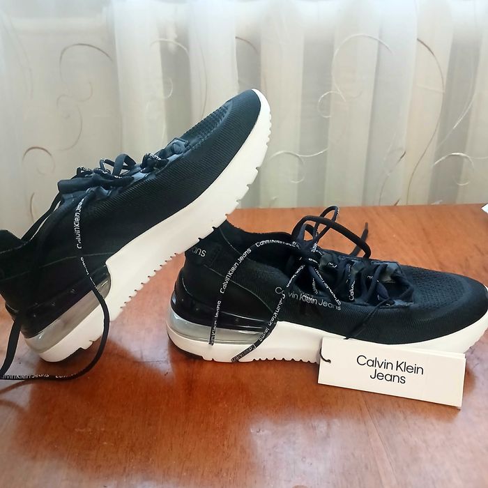 Жіноче нове взуття