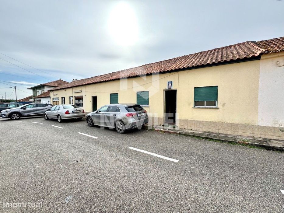 Moradia para habitação e comércio no Pilado, Marinha Grande.