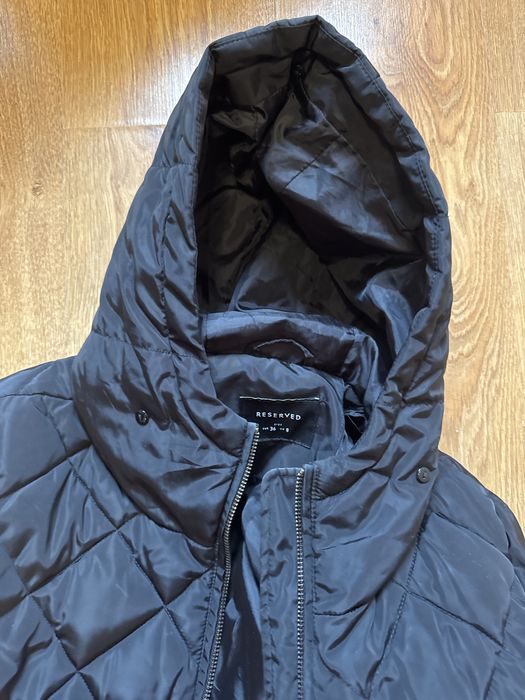 Plasz Reserved rozmiar 36. Czarny pikowany