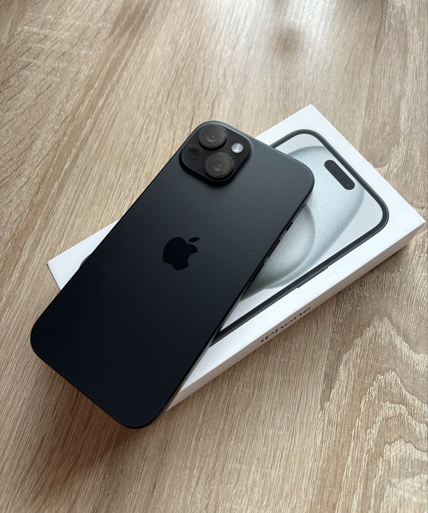 Iphone 15 jak nowy + oryginalny kabel + 10 etui