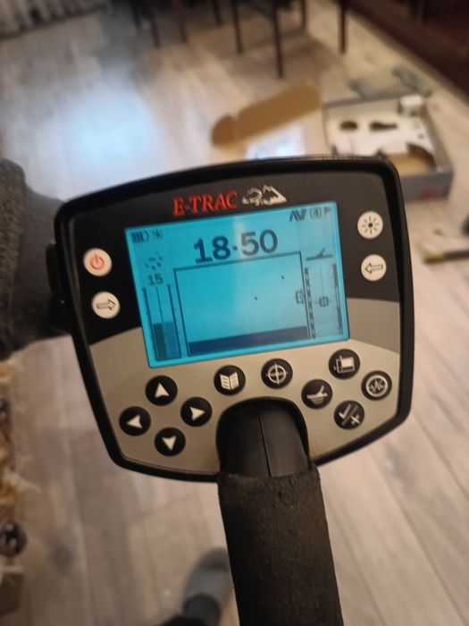 Продам метало детектор minelab e-trac