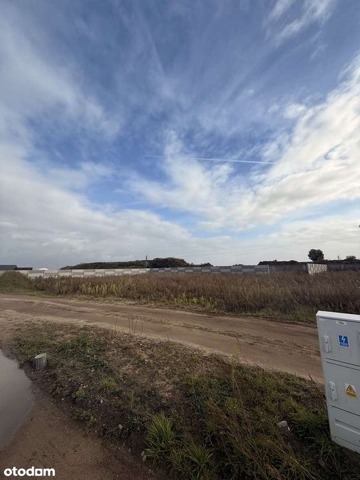 Działka usługowa 1800m² na sprzedaż w atrakcyjnej lokalizacji