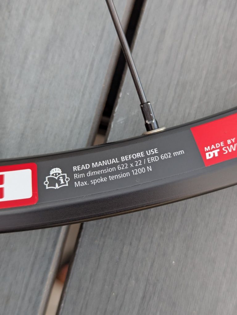 DT Swiss 533D Shutter Precision PD-6, 6V-3W, 32H, 15x100mm DYNAMO K192