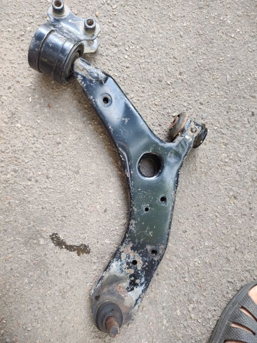 Продам педні ричаги оригінальні на Mazda 3 2004-2008 ціна за 1 штуку