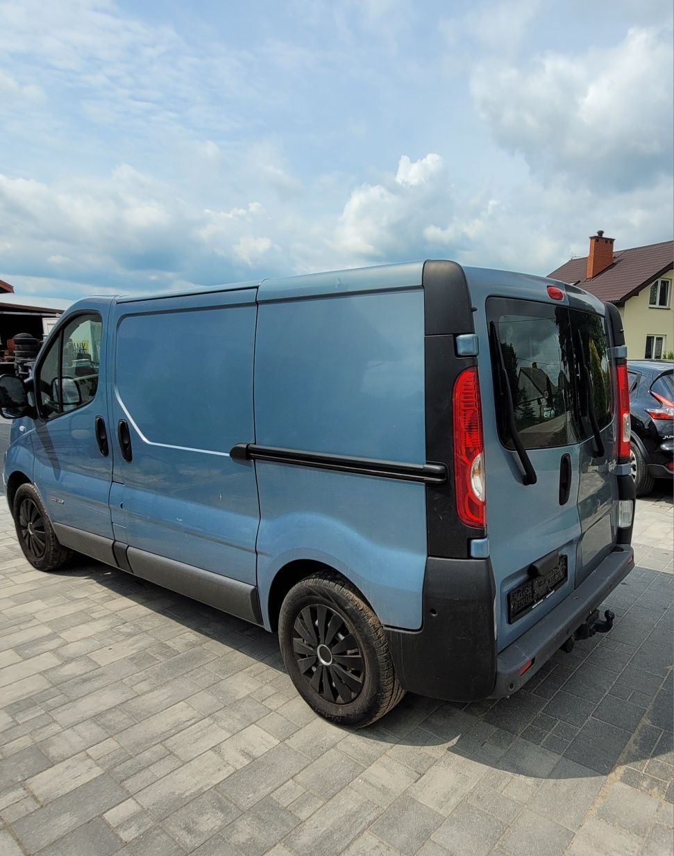 Renault Trafic L1H1 2.5 DCI 146 KM 2009 r 3 os.
