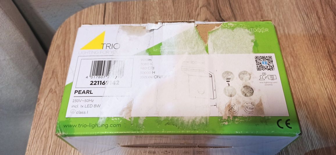 Zewnętrzna lampa ścienna z serii PEARL z czujnikem 
w tym 1x SMD LED,