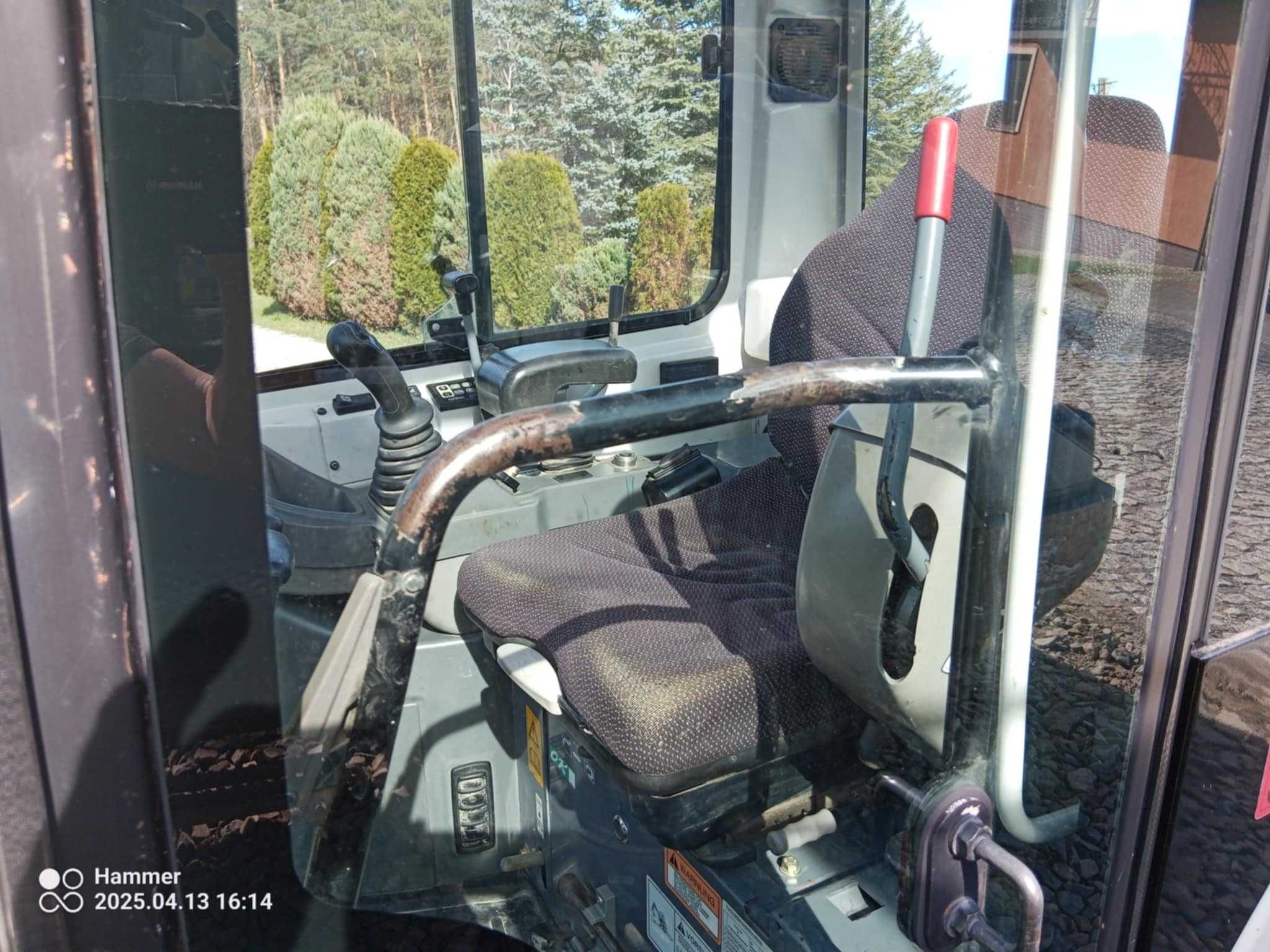 Minikoparka Takeuchi TB216
