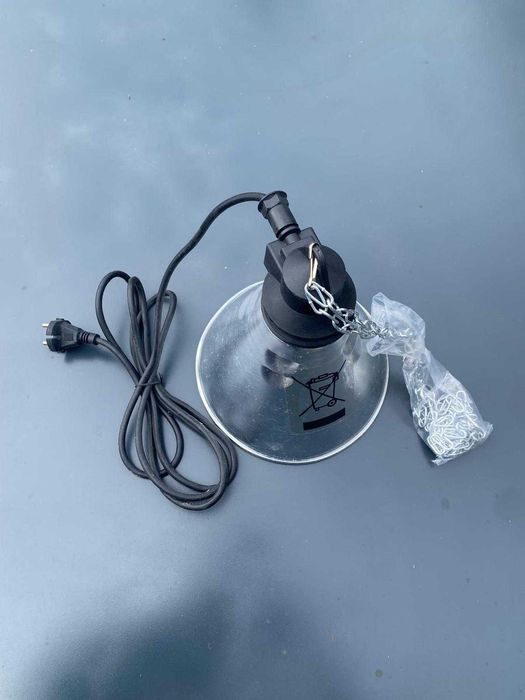 Campânula de suporte para lâmpada de aquecimento.