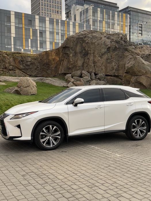 Lexus RX 2019 (карамельный салон)