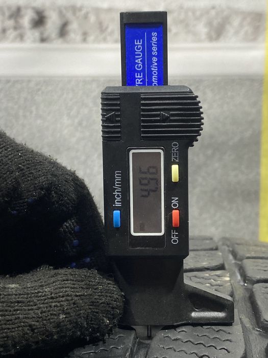 Зимова резина Bridgestone 255/55 R18