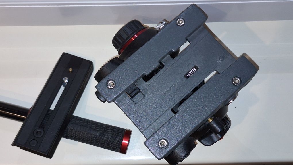 Głowica Manfrotto MVH502AH z płaską bazą