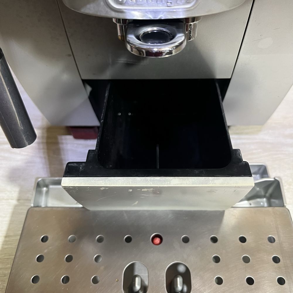 Кофемашина Delonghi Magnifica S