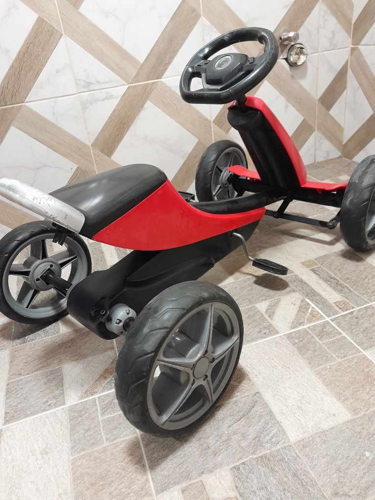 Картінг  червоного кольору  дитяча машинка 4 колісна з педалями