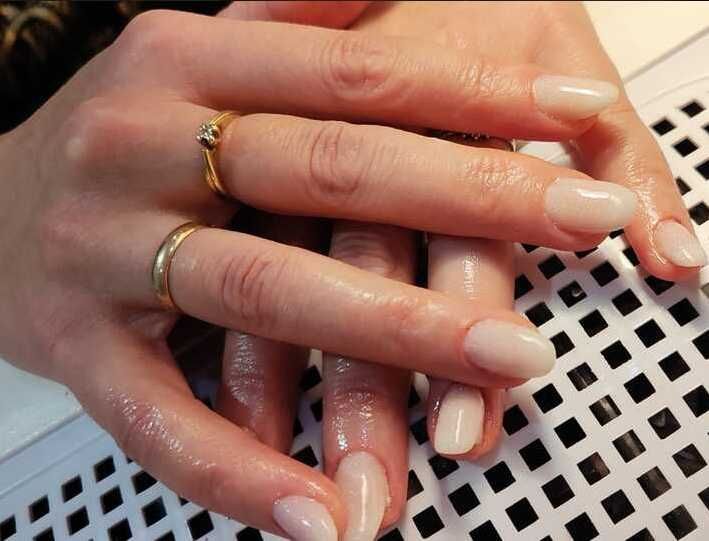 Umów się na manicure hybrydowy / żelowy. Just-Nails.eu Szczecinek
