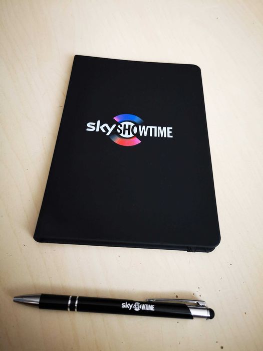 SkyShowtime notes oraz długopis gadżety SKY SHOWTIME
