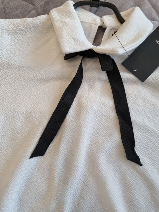 Bluzka z kołnierzykiem i kokardką house