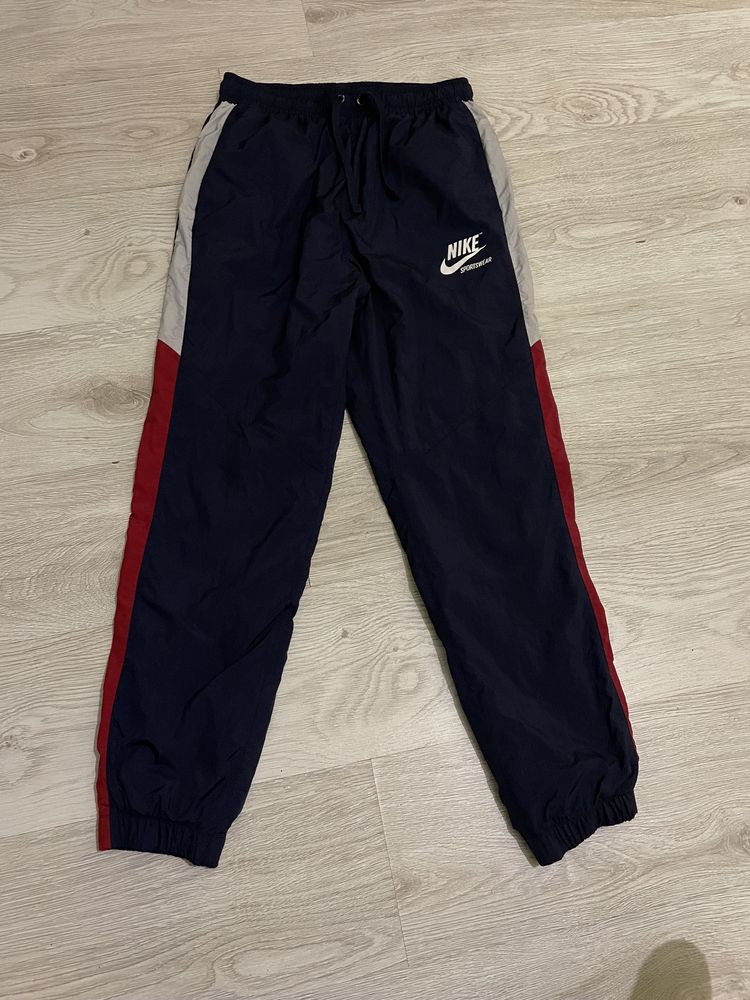 Штани нейлонові Nike Swoosh Pants Essentials