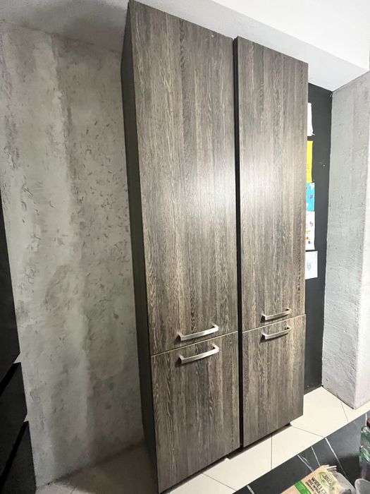 Szafki wysokie z półkami