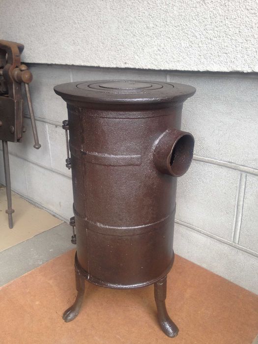 Piecyk żeliwny z lat PRL-u. Koza, cyganek.