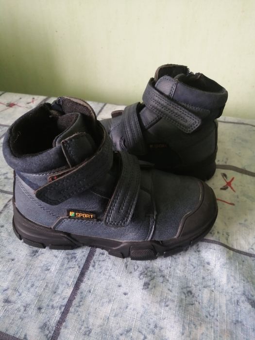 Продам осенние ботинки